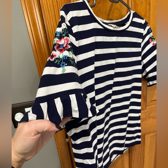 Navy blue & white striped bell short sleeve top- size L - Picture 4 of 7